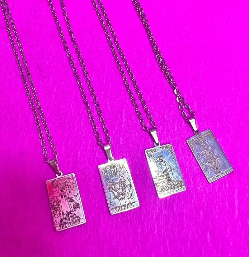 Tarot Karten Halskette Kette Aus Edelstahl Spiegelnder Charm Edgy Schmuck Unisex Tarot Karten Halskette Kette Aus Edelstahl Spiegelnder Charm Edgy Schmuck Unisex von trendycharmsde