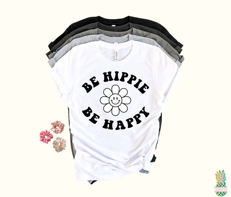 Be Hippie, Sei Glücklich Dieses Lustige Hippieshirt Ist Ein Tolles Peace-Shirt von trendythreadsapparel