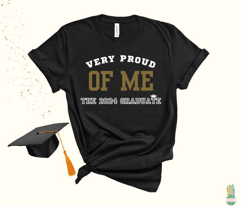 Sehr Stolz Auf Mich - Den 2024-Graduierten Abitur Geschenk Shirt Für Graduierte Passende Familie. Familien Abschluss Shirts Oder Graduierten Shirt von trendythreadsapparel