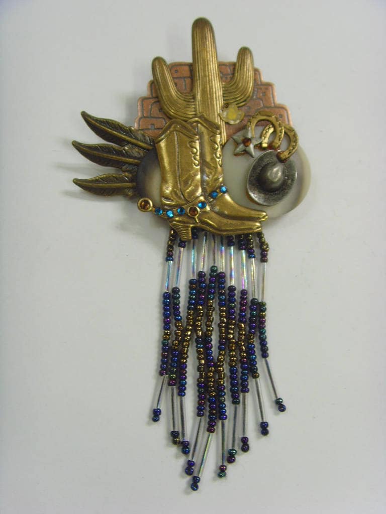 Vintage Southwestern Brosche Rustikale Cowgirl-stiefel, Kaktus, Samenperlen-Collage Vintage Southwestern Brosche Rustikale Cowgirl-stiefel, Kaktus, Samenperlen-Collage von tribalbeadsandarts