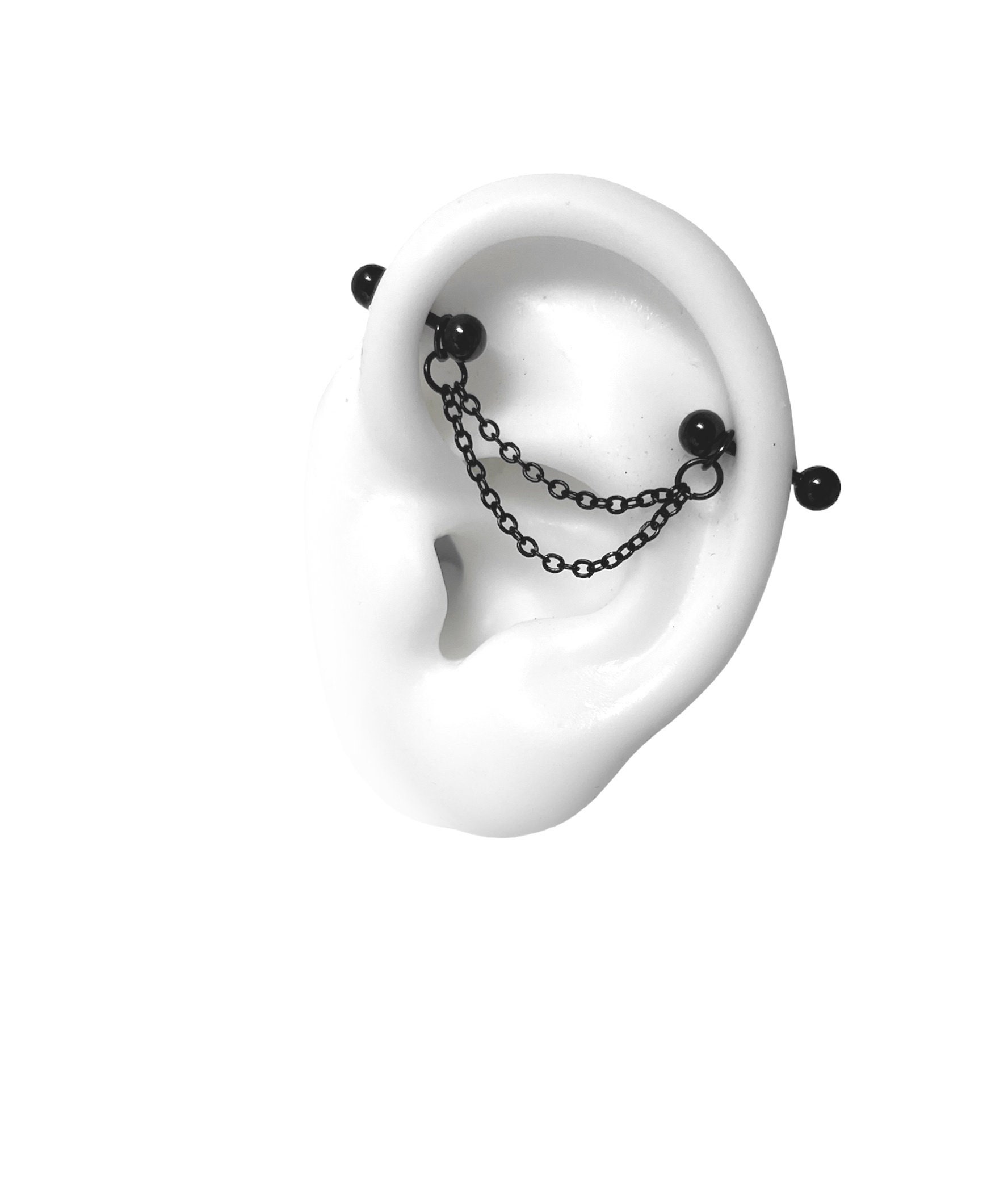 Industrial Piercing Schmuck Mit Kurzen Barbells Und Ketten | M24 Fein Industrial Piercing Schmuck Mit Kurzen Barbells Und Ketten | M24 Fein von triballook