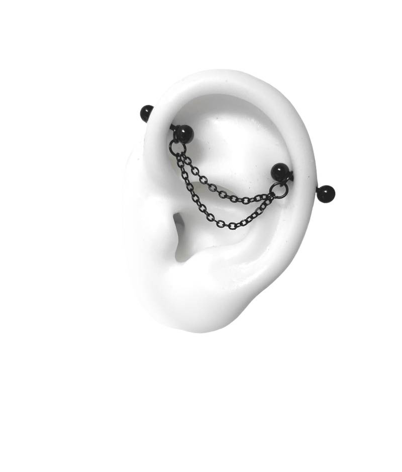 Industrial Piercing Schmuck Mit Kurzen Barbells Und Ketten | M24 Fein Industrial Piercing Schmuck Mit Kurzen Barbells Und Ketten | M24 Fein von triballook