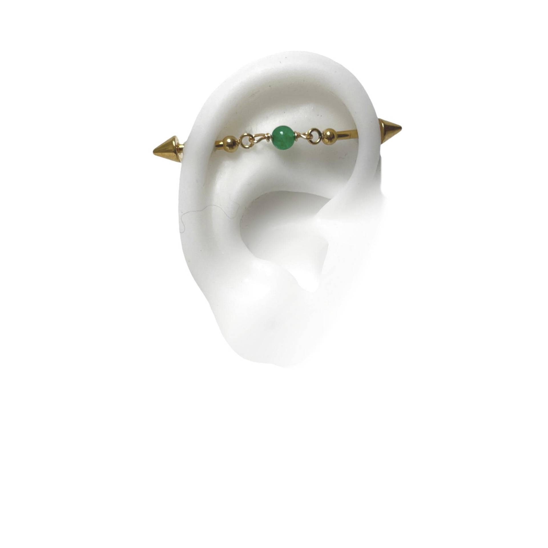 Industrial Piercingschmuck Mit Grünem Jadestein Und Spikes | M1 Industrial Piercingschmuck Mit Grünem Jadestein Und Spikes | M1 von triballook