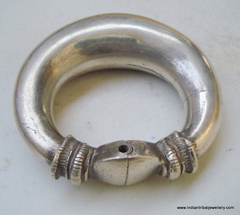 Antike Sammlerstück Stammes Alter Silber Armband Armreif Rajasthan Indien Antike Sammlerstück Stammes Alter Silber Armband Armreif Rajasthan Indien von tribalsilver99