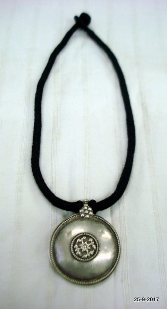 Antike Stammes Alter Silber Halskette Halsband Anhänger Scheibe Schmuck von tribalsilver99