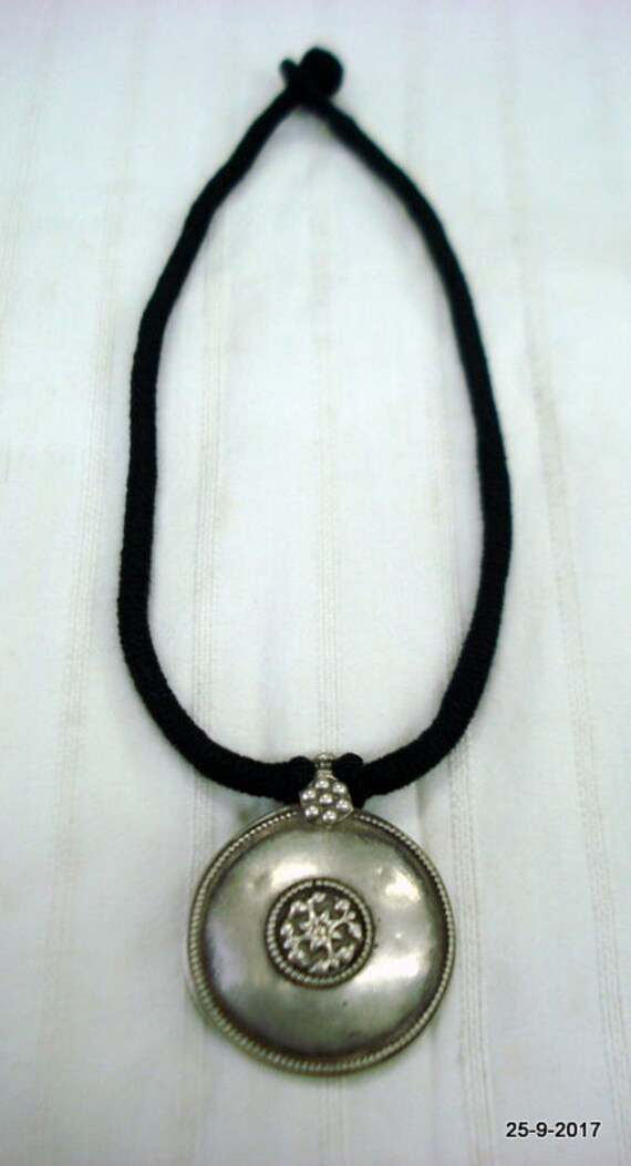 Antike Stammes Alter Silber Halskette Halsband Anhänger Scheibe Schmuck von tribalsilver99