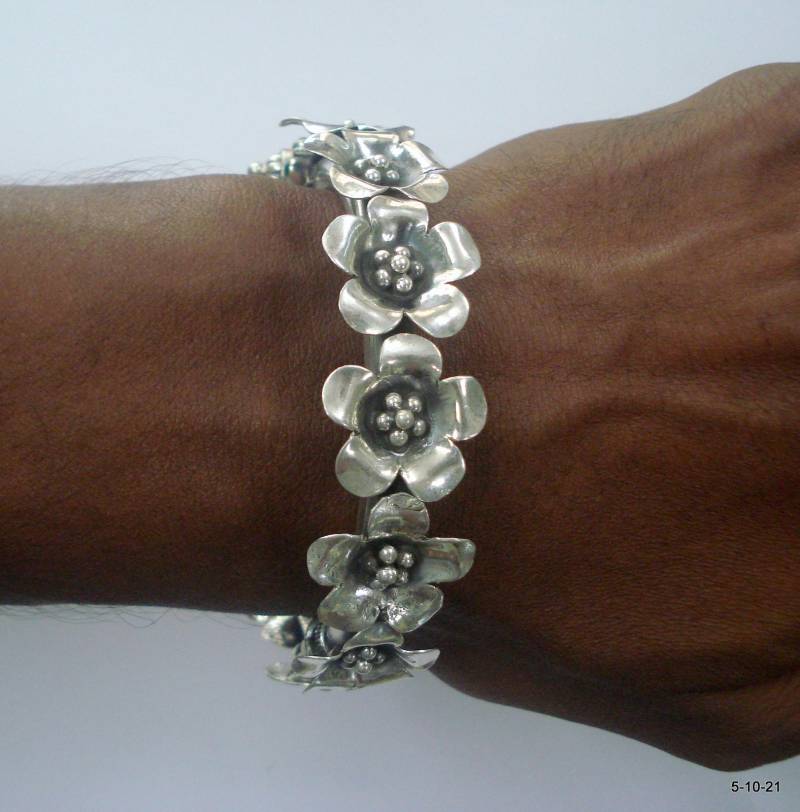 Fabelhafte Traditionelle Design Sterling Silber Armreif Manschette Handgemachten Schmuck von tribalsilver99