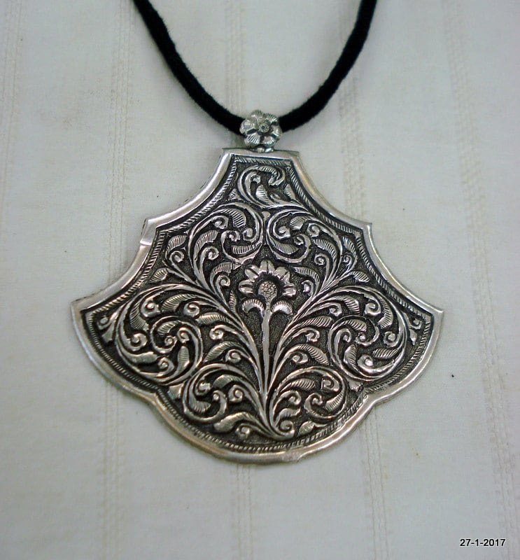 Traditionelle Design Sterlingsilber Halskette Anhänger Handgemachter Schmuck von tribalsilver99