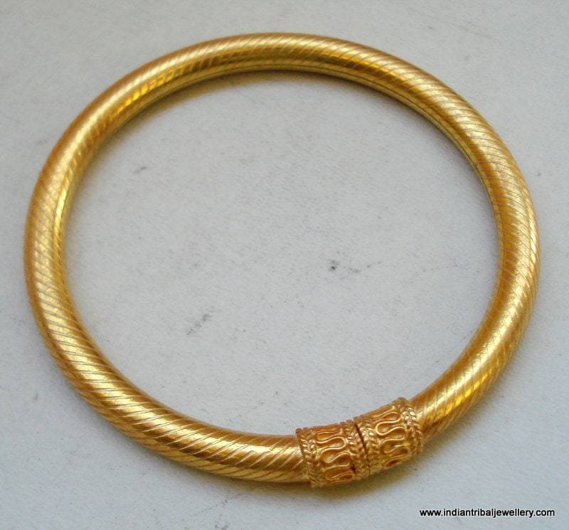 Traditionelles Design Gold Vergoldetes Silber Armband Oder Armreif Rajasthan Indien von tribalsilver99