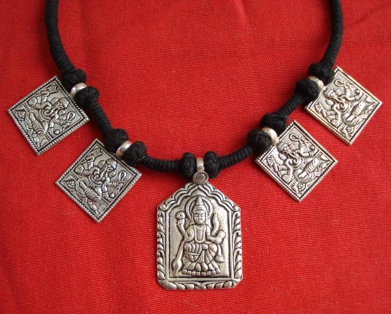 Traditionelles Design Silber Anhänger Halskette Hindugott Ganesha Laxmi Indien von tribalsilver99