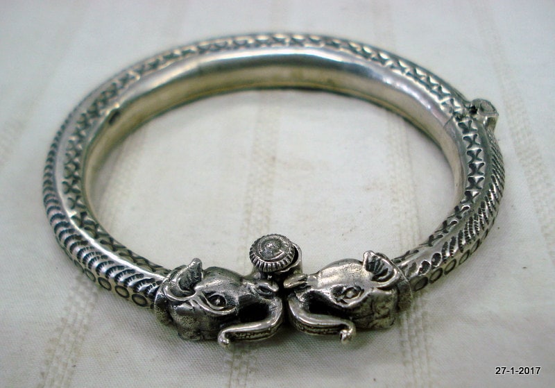 Traditionelles Design Sterling Silber Armreif Armband Manschette Handgemachter Schmuck Traditionelles Design Sterling Silber Armreif Armband Manschette Handgemachter Schmuck von tribalsilver99