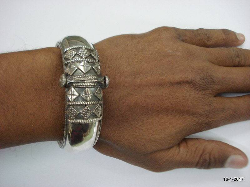 Traditionelles Design Sterling Silber Armreif Armband Manschette Handgemachter Schmuck von tribalsilver99