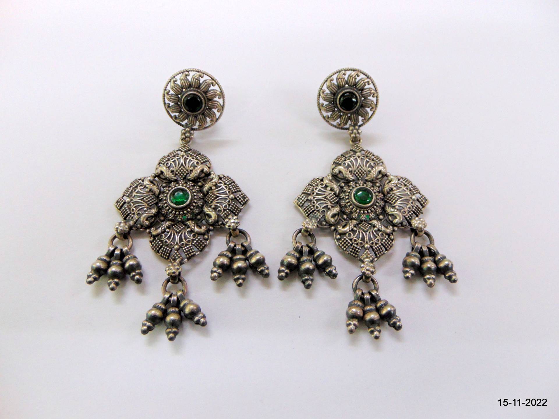 Traditionelles Design Sterling Silber Farbe Steine Handgemachte Ohrringe Ohrstecker von tribalsilver99