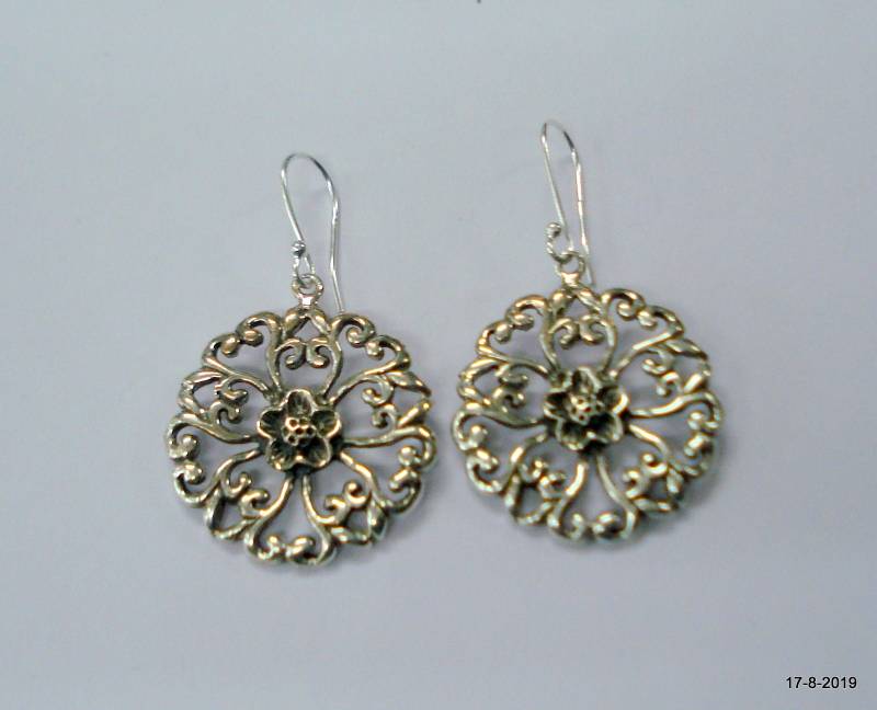 Traditionelles Design Sterling Silber Ohrringe Handgemachte Flawer von tribalsilver99