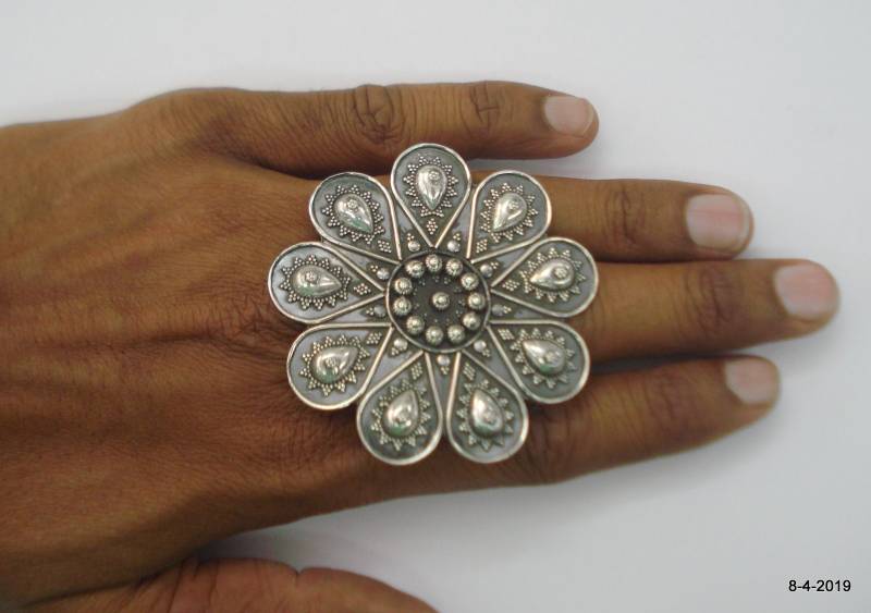 Traditionelles Design Sterling Silber Ring Große Cocktail-Ring Handgefertigten Schmuck Traditionelles Design Sterling Silber Ring Große Cocktail-Ring Handgefertigten Schmuck von tribalsilver99