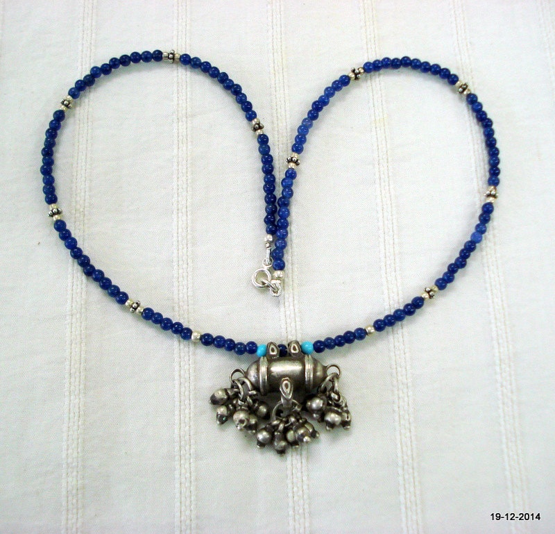 Vintage Halskette Silber Blau Perlen Alt Anhänger Vintage Halskette Silber Blau Perlen Alt Anhänger von tribalsilver99