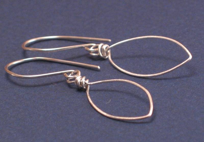 Silber Blatt Ohrringe Abstrakte Draht-Dangle, Moderne Schmuckstücke Silber Blatt Ohrringe Abstrakte Draht-Dangle, Moderne Schmuckstücke von trillium