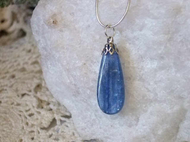 Blauer Kyanit Anhänger Halskette Mit 18 Zoll Sterling Silber Kette Made in Neufundland Halschakra von trinityrocks