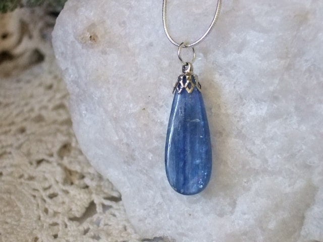 Blauer Kyanit Anhänger Halskette Mit 18 Zoll Sterling Silber Kette Made in Neufundland Halschakra von trinityrocks