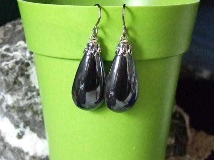 Elegante Glänzende Hämatit Ohrringe Titanium Ohrdrähte Hypo Allergenic Handmade in Neufundland Yang von trinityrocks