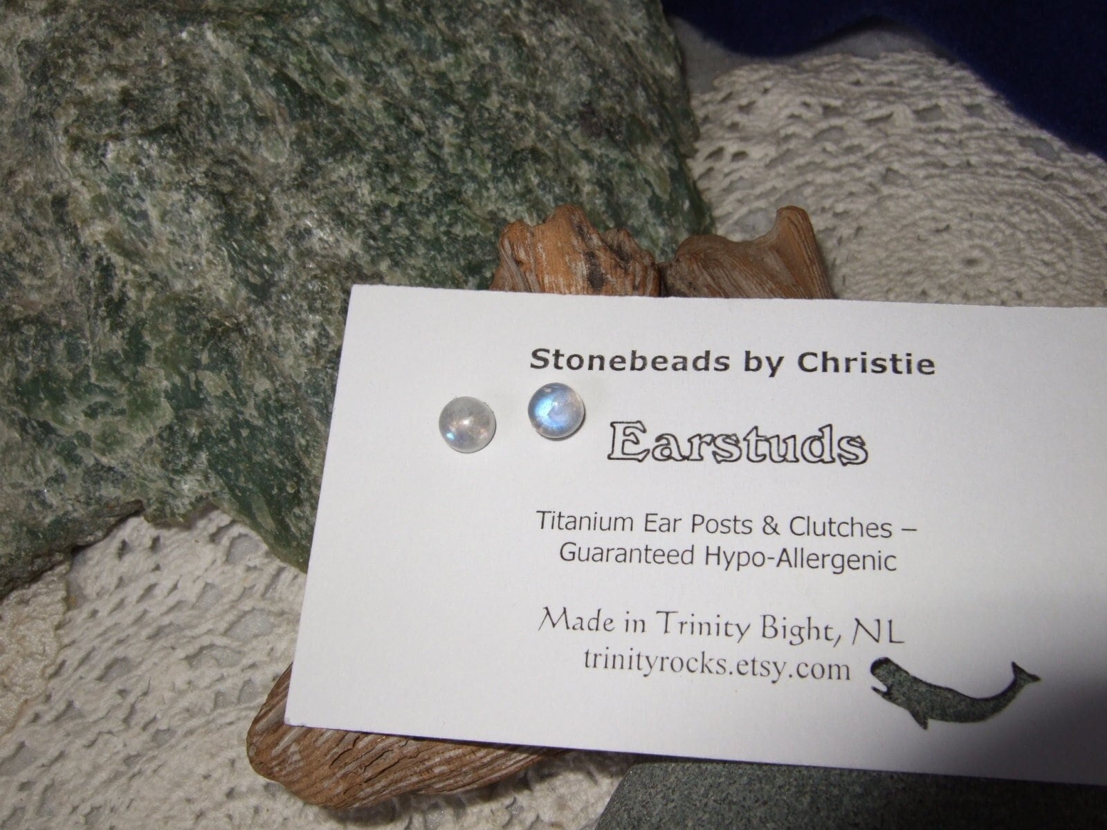 Lange Beiträge Regenbogen Mondstein Blau Tint 6mm Ohrstecker Ohrringe Titan Post & Clutch Hypo Allergen Icy Cool von trinityrocks