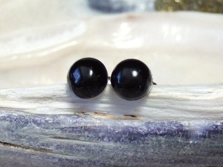 Schwarzer Onyx 6mm Runde Ohrstecker Ohrringe Titan Post & Clutch Hypo Allergene Handarbeit in Neufundland Chalcedon von trinityrocks
