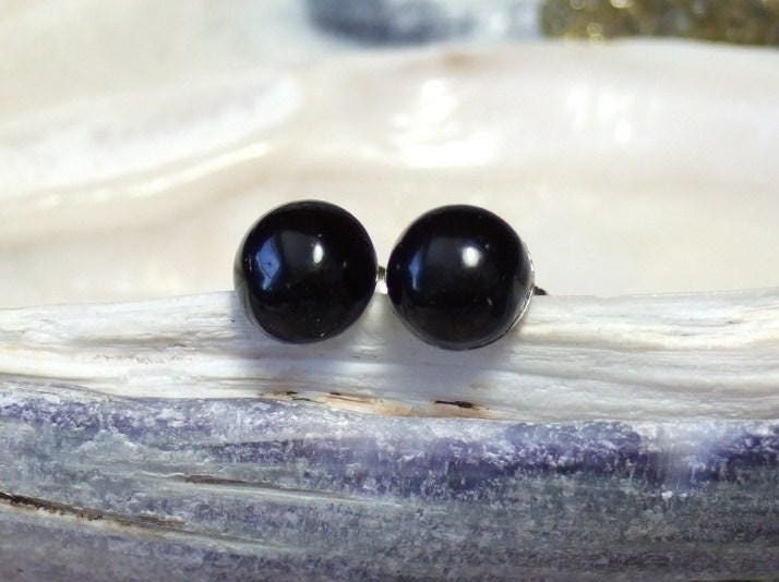 Schwarzer Onyx 6mm Runde Ohrstecker Ohrringe Titan Post & Clutch Hypo Allergene Handarbeit in Neufundland Chalcedon von trinityrocks