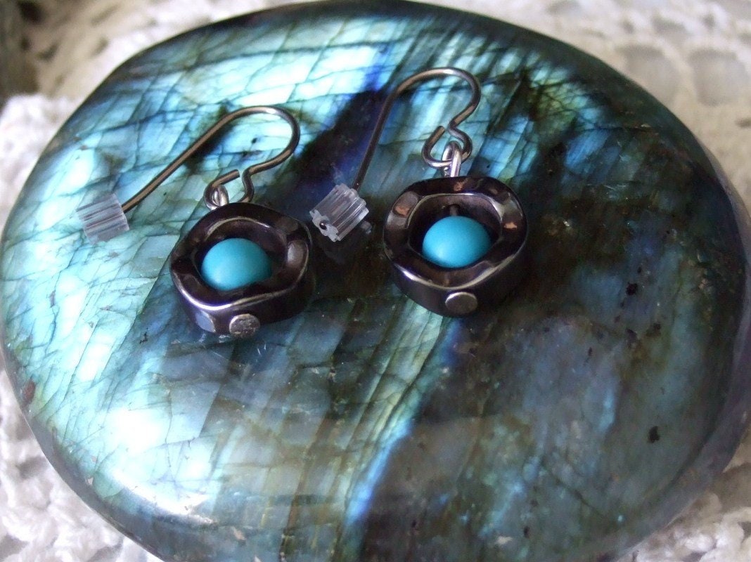 Türkis Howlith Mitte Titan Ohrhaken Welliger Hämatit Kreis Handarbeit in Neufundland Optimismus Alaska Schwarzer Diamant Hypoallergen von trinityrocks