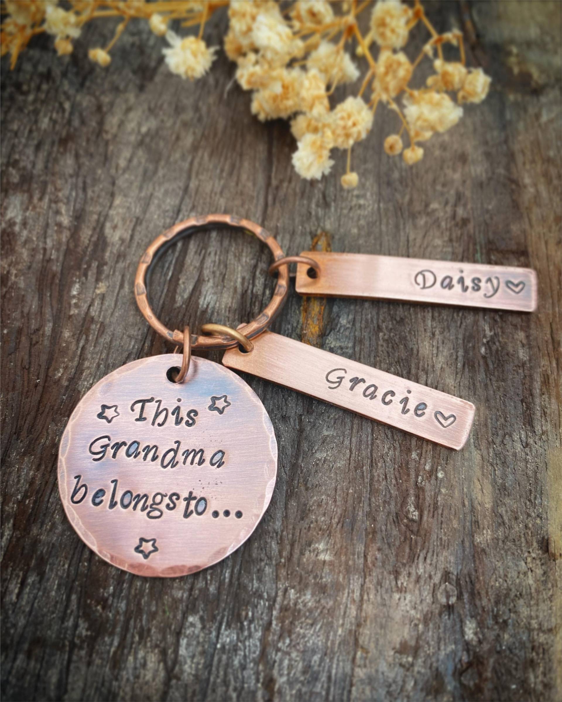 Personalisierte Oma Schlüsselanhänger Kupferscheibe, Enkel Namen von WhispersFromTheWild
