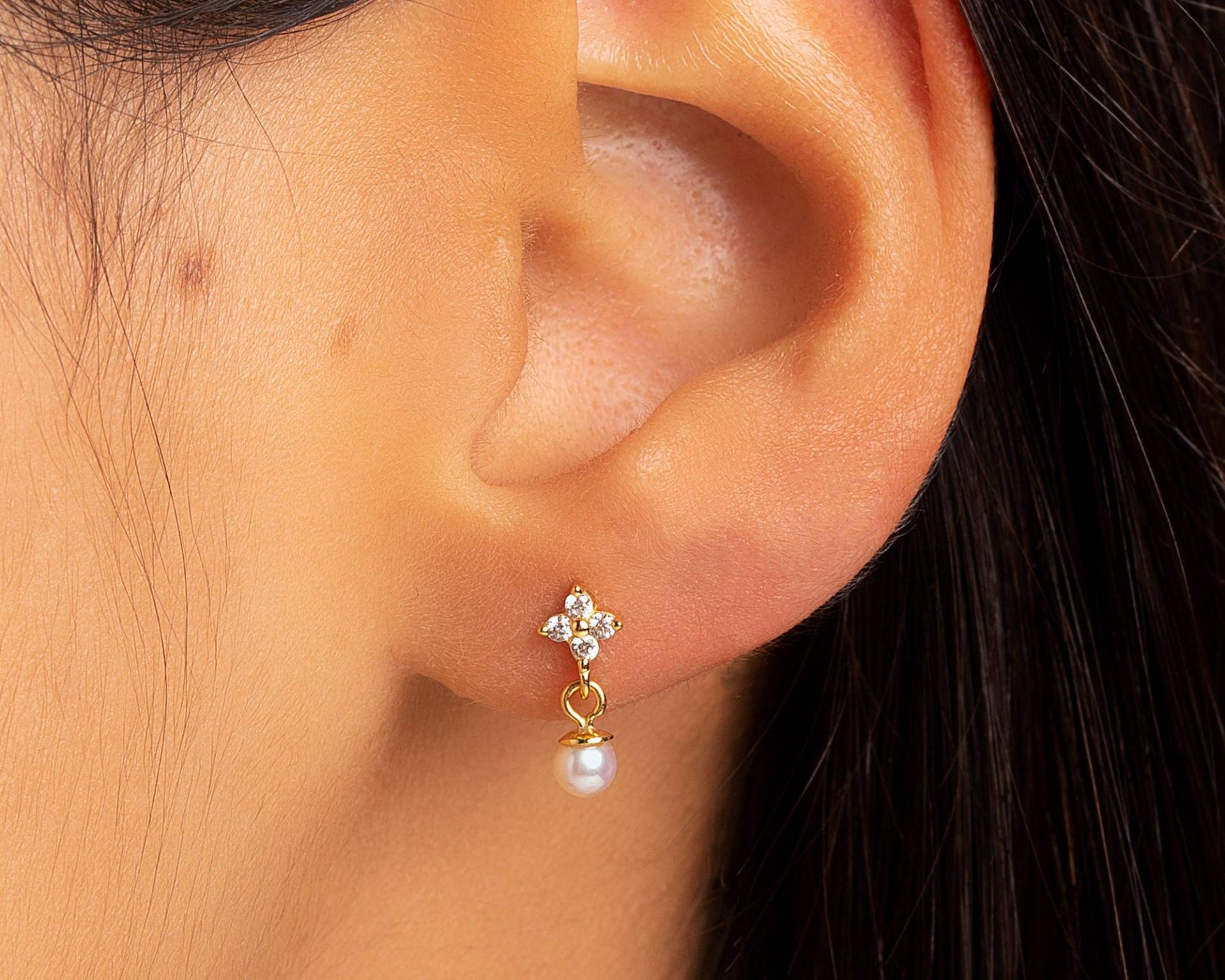 Blumen Ohrstecker Für Frauen Mit Baumelnder Perle Vergoldet 925 Sterling Silber von triumjewelry