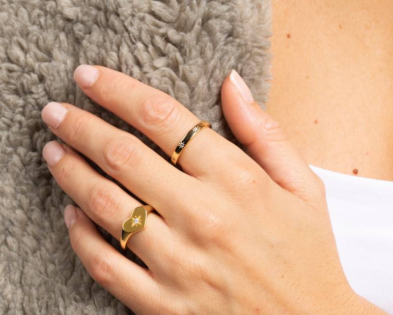 Cz Herz Siegelring Personalisierte Gold Oder Silber Oberfläche von triumjewelry