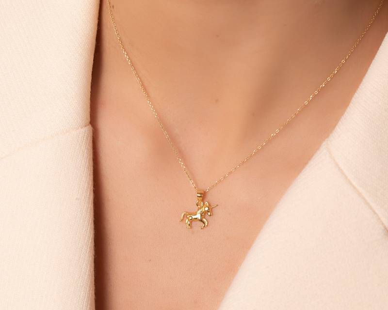 Gold Einhorn Anhänger Halskette 925 Sterling Silber, Charm Zierlich von triumjewelry