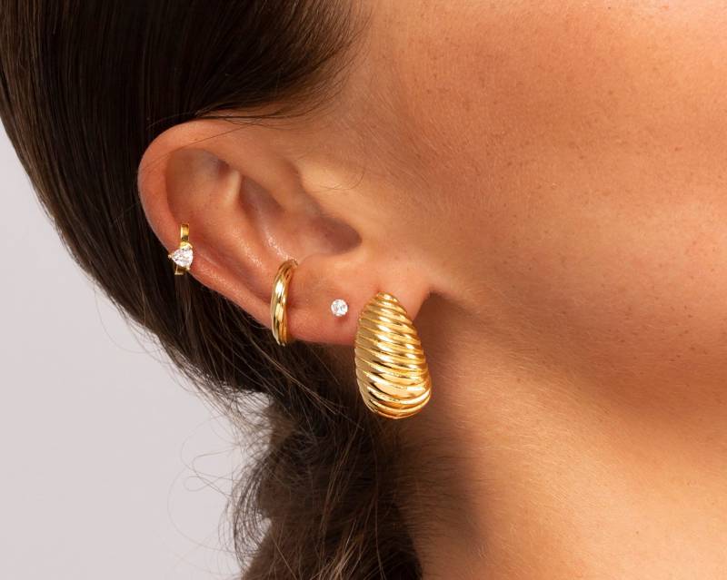 Goldene Croissant Hoop Ohrringe 18K Plated Twisted Edelstahl von triumjewelry