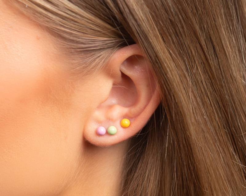 Vergoldete Sterlingsilber Emaille Kugel Ohrstecker von triumjewelry