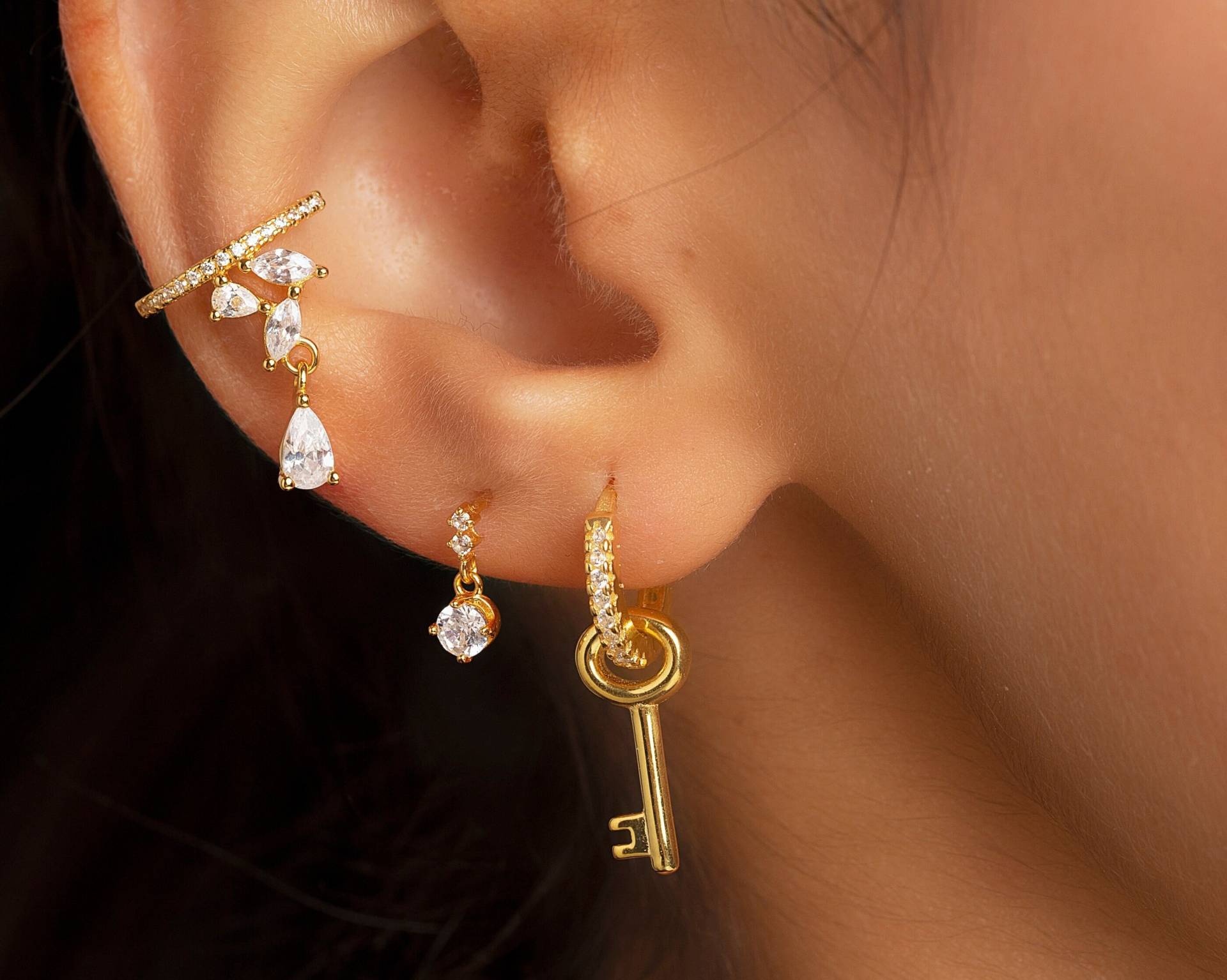 Zierliche Goldene Schlüssel Ohrringe Cz Sterling Silber Creolen Anhänger von triumjewelry