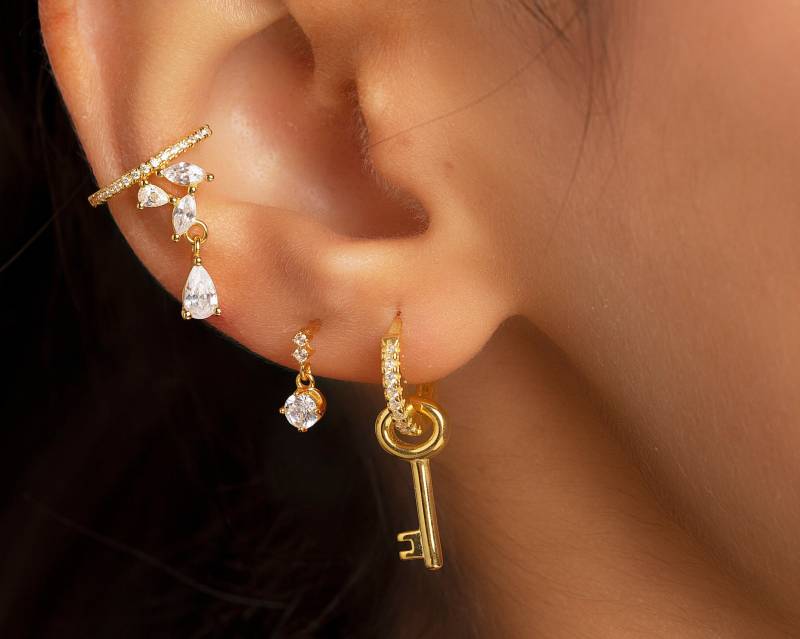 Zierliche Goldene Schlüssel Ohrringe Cz Sterling Silber Creolen Anhänger von triumjewelry