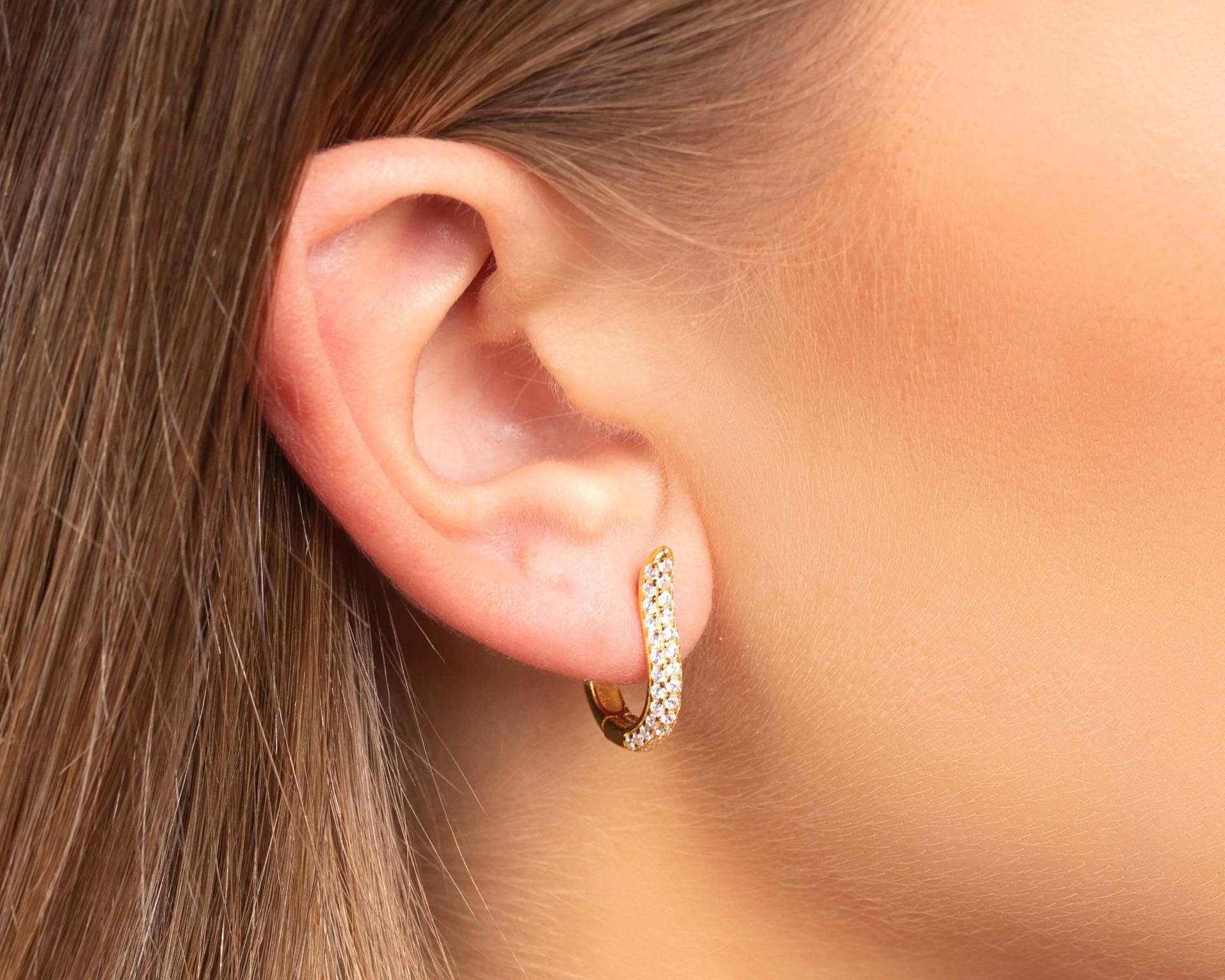 Zierliche Pave Cz Creolen 18K Gold Sterling Silber Huggies von triumjewelry