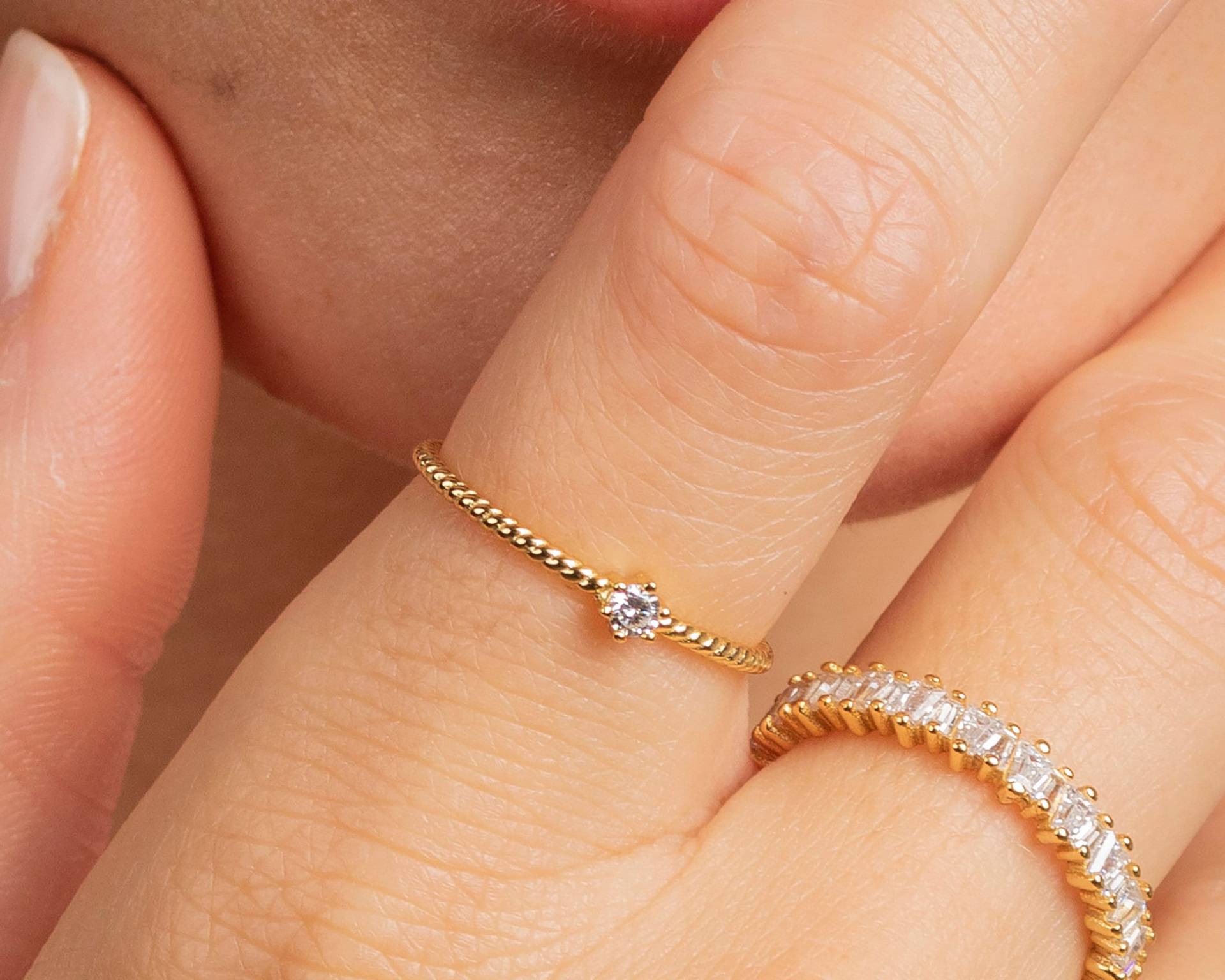 Zierlicher 18K Gold Cz Ring Sterling Silber Versprechensring von triumjewelry