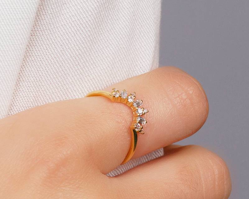 Zierlicher Baguette Cz Ring 18K Gold Plated Sterling Silber von triumjewelry