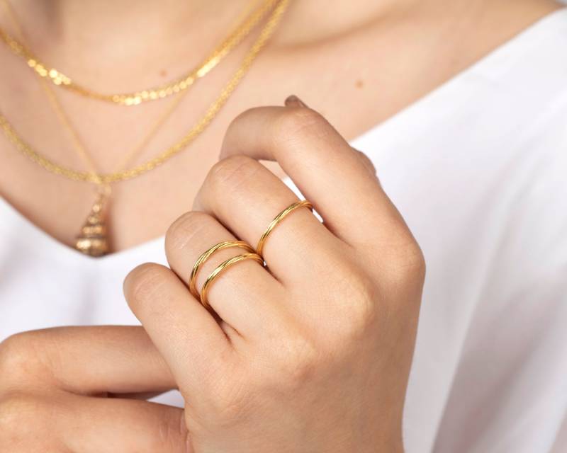 Zierlicher Twisted-Ring Stapelring Aus 18K Vergoldetem Sterlingsilber von triumjewelry