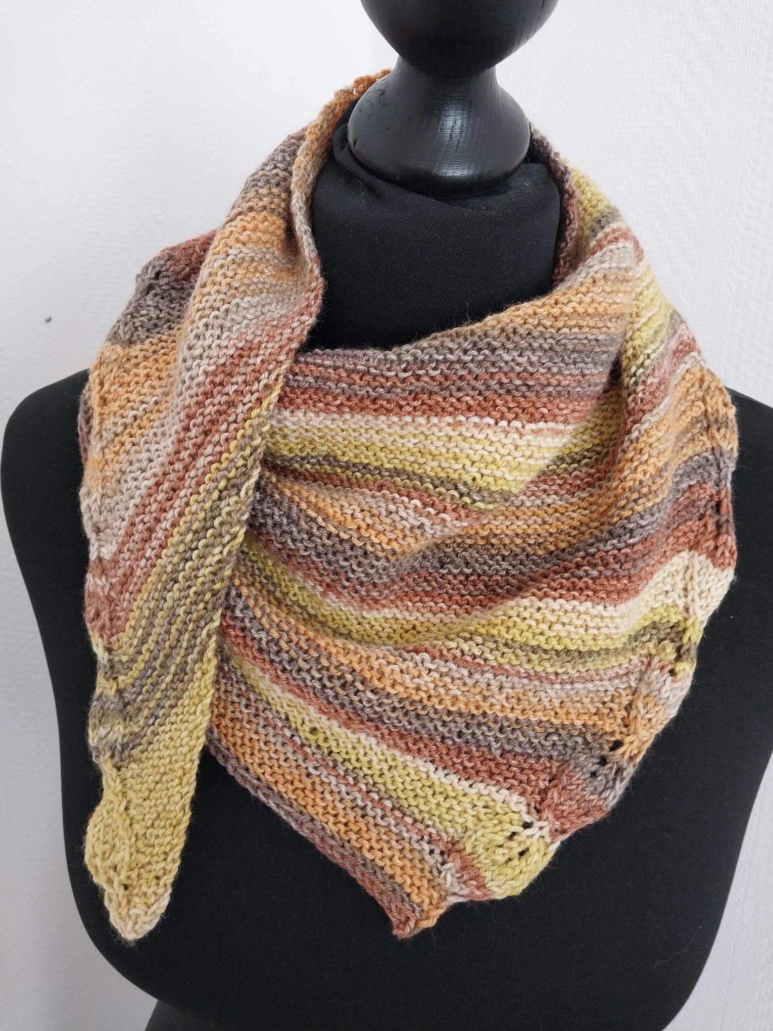 Schal, Schultertuch. Halsschmeichler, Dreiecktuch Mit Blätterrand Aus Online Wolle Silk Color | Mit 20% Seidenanteil Herbstfarben Schal, Schultertuch. Halsschmeichler, Dreiecktuch Mit Blätterrand Aus Online Wolle Silk Color | Mit 20% Seidenanteil Herbstfarben von trollinchen109