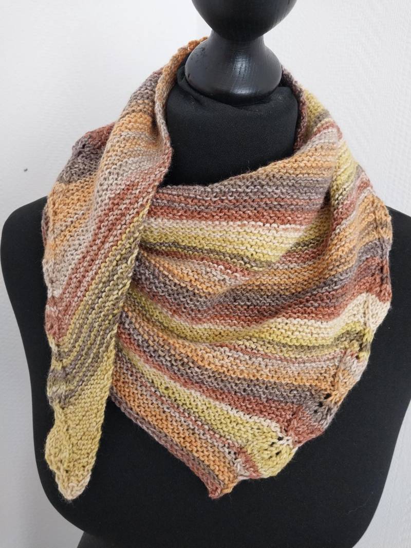 Schal, Schultertuch. Halsschmeichler, Dreiecktuch Mit Blätterrand Aus Online Wolle Silk Color | Mit 20% Seidenanteil Herbstfarben Schal, Schultertuch. Halsschmeichler, Dreiecktuch Mit Blätterrand Aus Online Wolle Silk Color | Mit 20% Seidenanteil Herbstfarben von trollinchen109