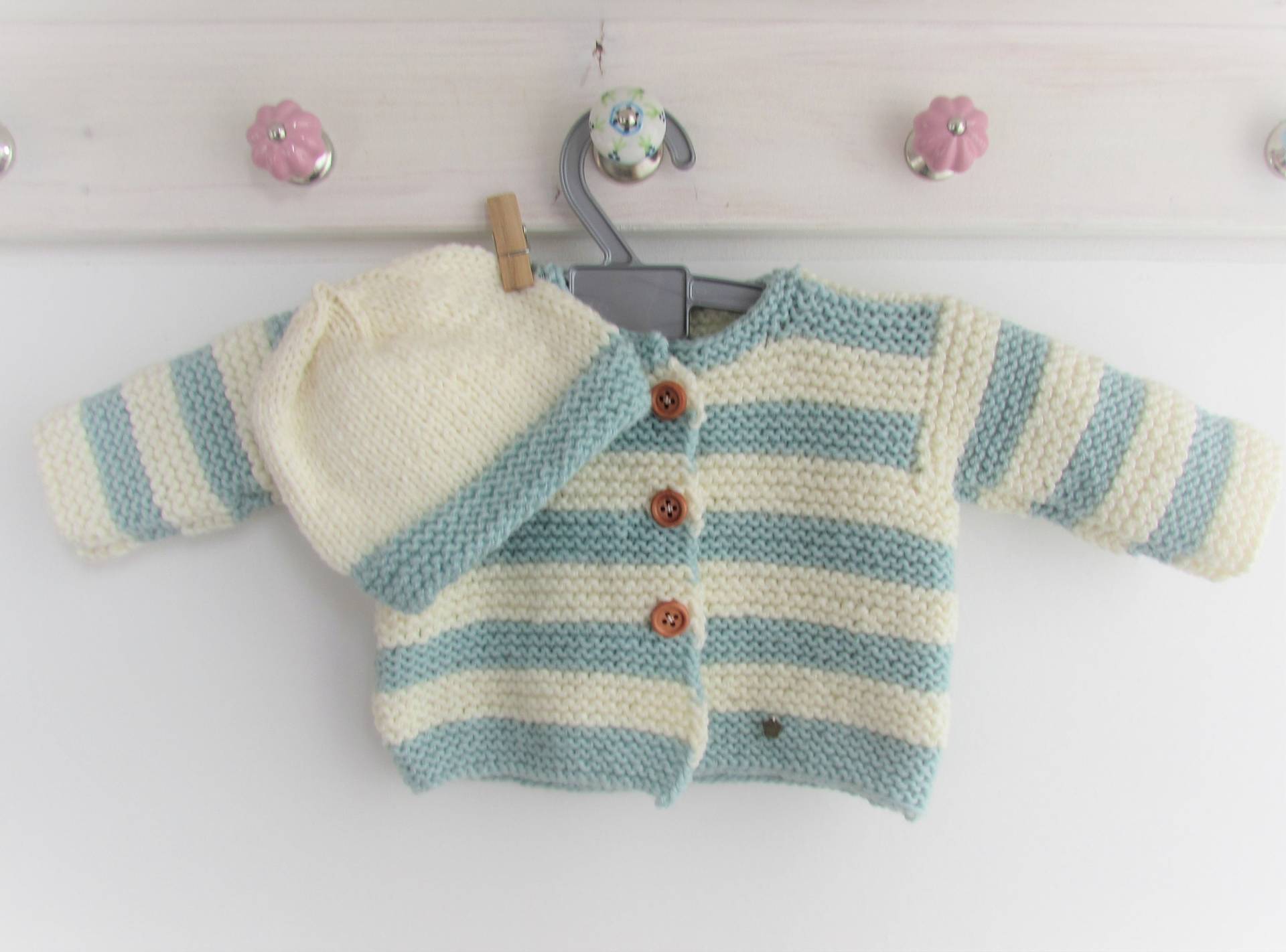 Babystrickjacke Und Mütze Aus Merinowolle Babystrickjacke Und Mütze Aus Merinowolle von trollsocke