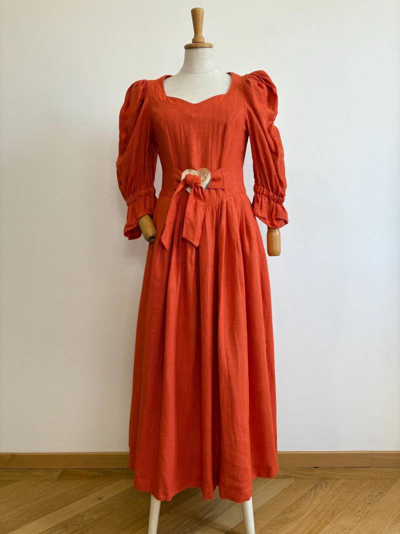 Vintage Trachtenkleid Aus Leinen - 70S Vibes Mit Herz Gr34 von trouvelieblingsteile