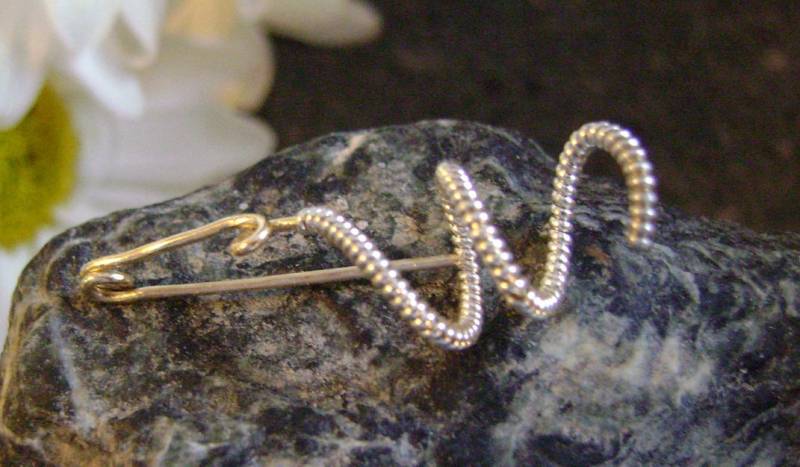 Frühling - Sterling Silber Pin, Metall Brosche, Petite, Zierliche Wirbel, Von Hand Gewickelt Silber, Sp74 von truformjewelry