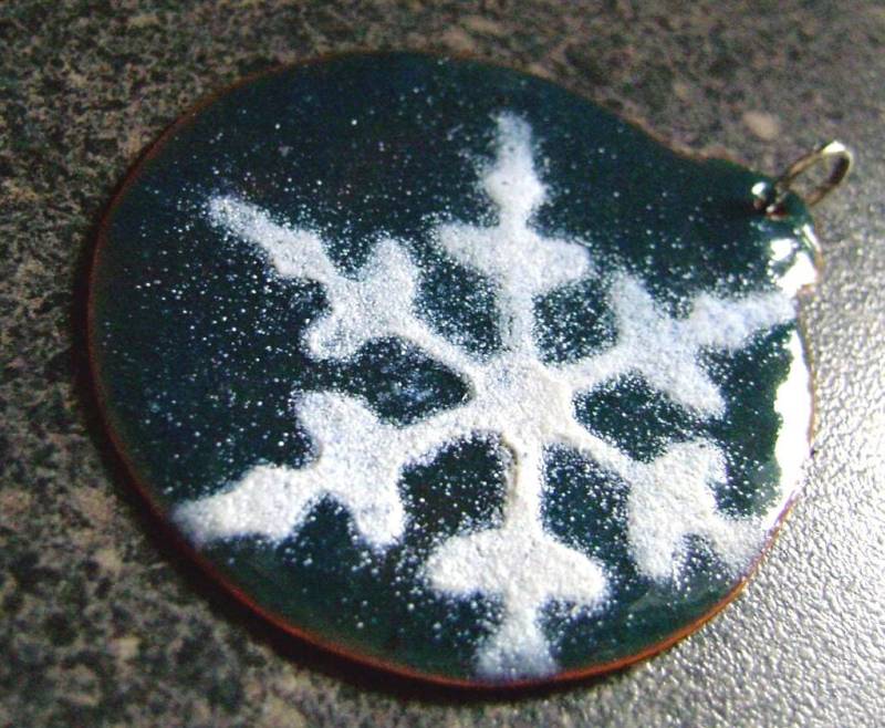 Türkise Schneeflocke - Emaille Ornament, Glas Weihnachtsdekoration, Winter, Schnee, Christbaumschmuck, Schneeflocke von truformjewelry