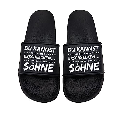 tshirtladen DU KANNST MICH NICHT ERSCHRECKEN... ICH HABE ZWEI SÖHNE! Badelatschen Sandalen Urlaub, Größe: 38 EU von tshirtladen