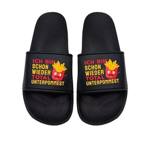 tshirtladen Ich bin schon wieder total unterpommest Badelatsche Sandalen Urlaub Sommerschuh Unisex, Größe: 44 EU von tshirtladen