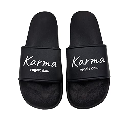 tshirtladen Karma regelt das. Badelatsche Sandalen Urlaub, Größe: 46 EU von tshirtladen