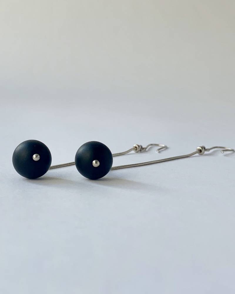 Handgemachte Sterling Silber Ohrringe Mit Mattem Onyx Handgemachte Sterling Silber Ohrringe Mit Mattem Onyx von tsvetajewelry
